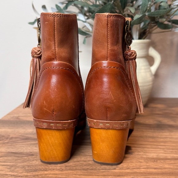 Patricia Nash Women's 6 Brown Leather Rafael Tasseled Ankle Clog Booties Chunky - Picture 4 of 8